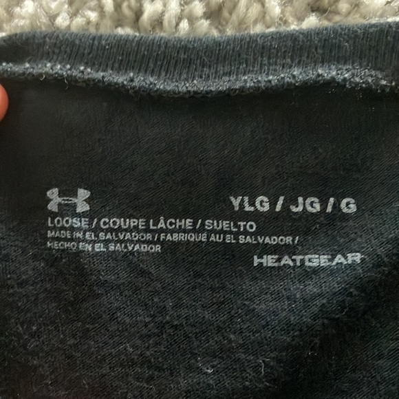 Four under armor workout tees.The sizes range between a youth M to an adult XS. - Picture 8 of 10